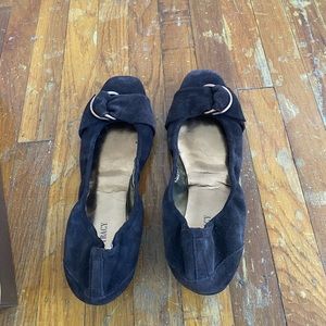 Ellen Tracy Brown Velvet Flats